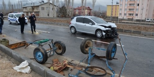 Trafik kazası; 1 ölü, 2 yaralı
