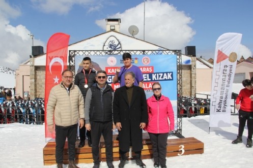 Yedikuyular`a Geleneksel Kızak Yarışları Yapıldı