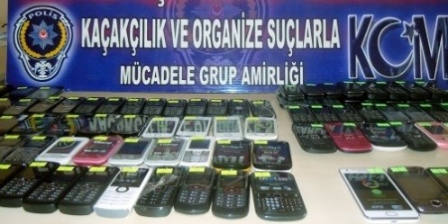 Kaçak cep telefonu operasyonu