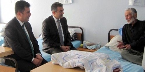 Kaymakam Akkoyun, şehit babasını ziyaret etti