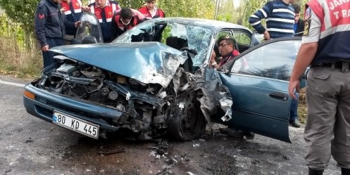 Tırla Otomobil Çarpıştı; 1 Ölü 3 Yaralı