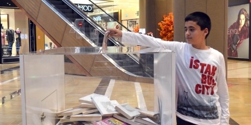 Piazza AVM`lerde kumbaralar kitaplarla doluyor