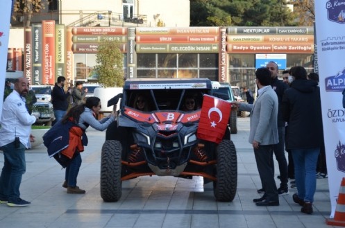 Dev Araçlar Kahramanmaraş`ta Marşlara Bastı