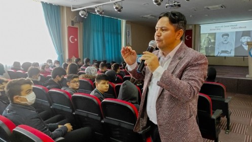 Yazar Işık; ``Geçmişini Bilmeyen Geleceğini İnşa Edemez``