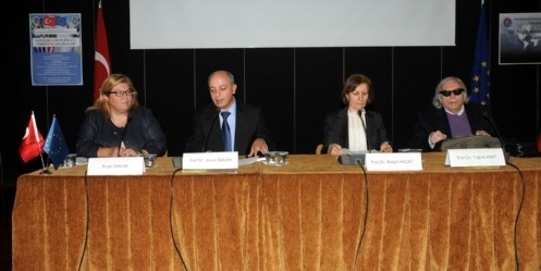 ``Krizdeki Avrupa Birliği, Türkiye ve AB İlişkileri Paneli``