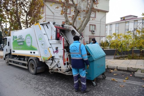 Kısıtlama Günlerinde
Cadde Ve Sokaklar Özenle Temizlendi
