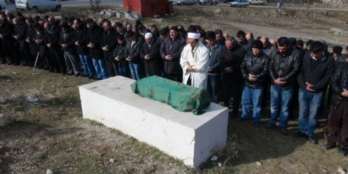 Televizyonun  Altında Kalan Küçük Ömer Toprağa Verildi
