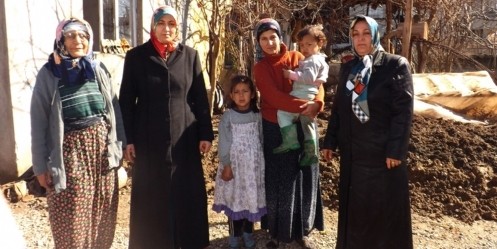 AK Partili kadınların köy ziyareti 