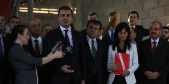 Bakan Çelik, 7 Güzel Adam Dizisinin Setini Ziyaret Etti 