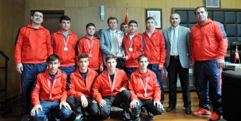 Güreşçiler Kupayı Başkan Erkoç