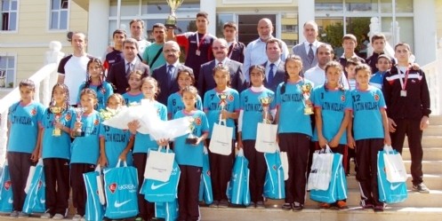 Vali Kocatepe, madalya kazanan sporcuları kabul etti 