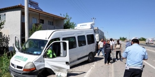 Cenaze Töreni Dönüşü Kaza; 11 Yaralı