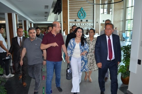 Özbekistan Heyeti Sular Akademi Hastanesi`nde