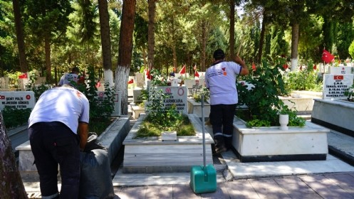 Şehitlik ve Mezarlıklarda Bayram Temizliği