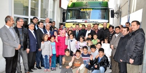 Öğrencilerden Suriye`deki Çocuklara Yardım 