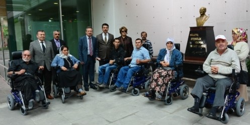 Akülü araçlar sahiplerini buldu