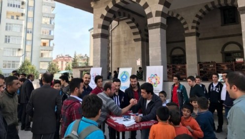 Lider Gençlik Kulübünden Camide Bilek Güreşi Tanıtımı