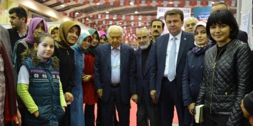 Nuri Pakdil okurlarıyla buluştu
