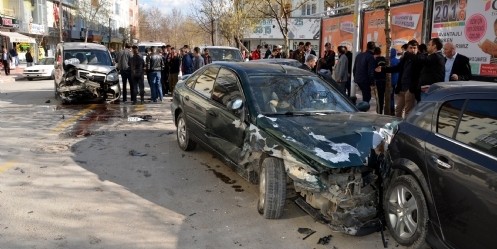 Trafik kazası, 4 araçta maddi hasar