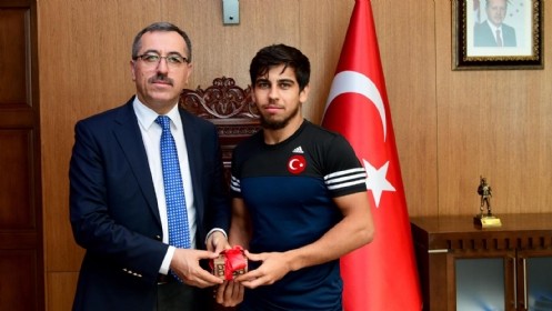 Büyükşehir Sporcularından Peş Peşe Başarı