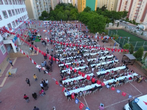 Dulkadiroğlu`nun İftar Sofrası Doğukent`te Kuruldu