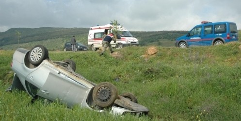 Kontrolden çıkan araç takla attı