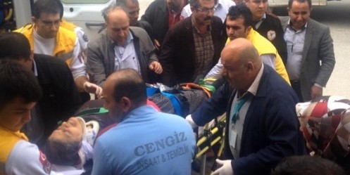 Traktör Devrildi; 4 Yaralı