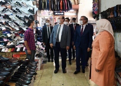 Başkan Güngör Misafirleriyle Tarihi Çarşıyı Gezdi