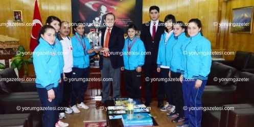 Göksunlu bayan güreşçilerin başarısı 