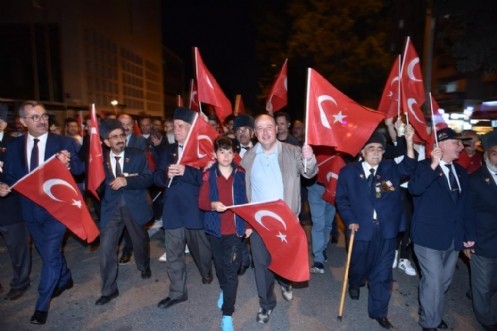 Vali Coşkun, 19 Mayıs Atatürk`ü Anma, Gençlik Ve Spor Bayramı Münasebetiyle Yapılan Gençlik Yürüyüşüne Katıldı