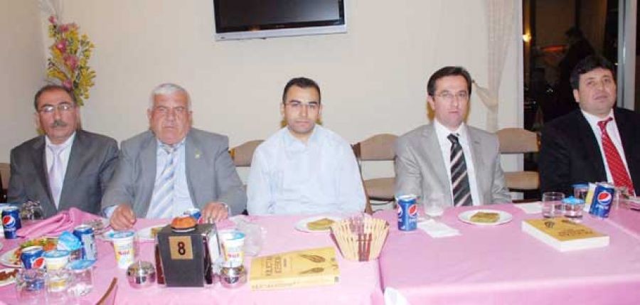 Şairler barış yemeğinde buluştu