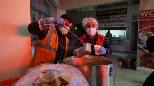 Büyükşehir`den Yürekleri Isıtan Sıcak Çorba İkramı