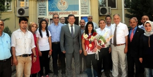 Avrupa Üçüncüsü Milli Güreşçi Merve Kenger memleketinde
