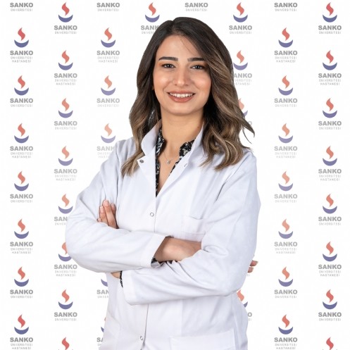  ``Bağışıklığı Güçlendirmek, Hastalıkları Daha Hafif Atlatmak ve Enerjimizi Yüksek Tutmak İçin Beslenmemize Dikkat Etmeliyiz``