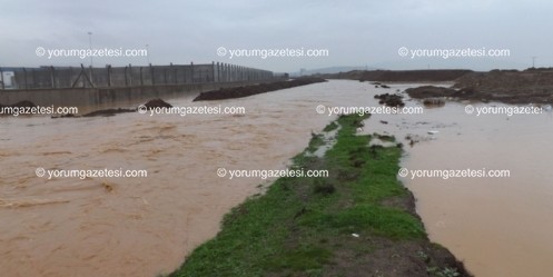 Türkoğlu`nda yoğun sağanak hayatı olumsuz etkiledi 