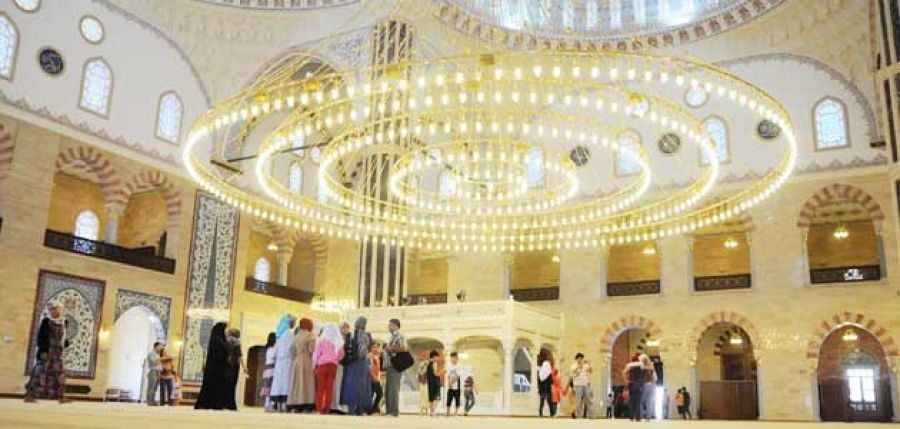 Aynı anda 23 bin kişi namaz kılacak