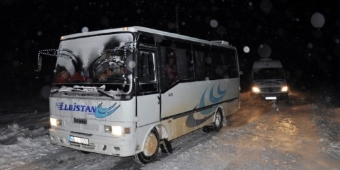 Öğrenciler donmaktan son anda kurtarıldı
