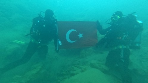 Büyükşehir İtfaiye Personelleri Çanakkale Zaferi İçin Daldı