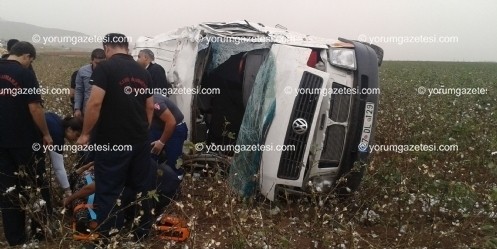 Kamyonet devrildi: 10 yaralı 