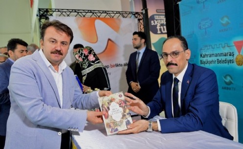 Cumhurbaşkanlığı Sözcüsü Kalın Kitap Fuarında