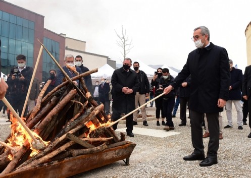 Nevruz Dirilişin Sembolüdür