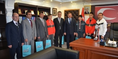 Türkiye Şampiyonu Güreşçilerden Başkan Aydın