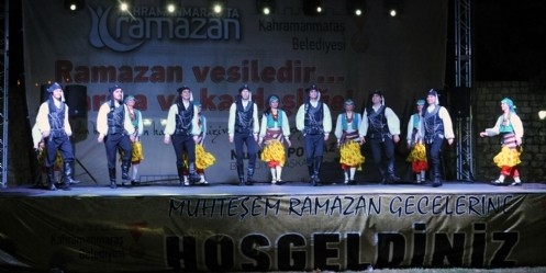 Tuana Dans topluluğundan gösteri