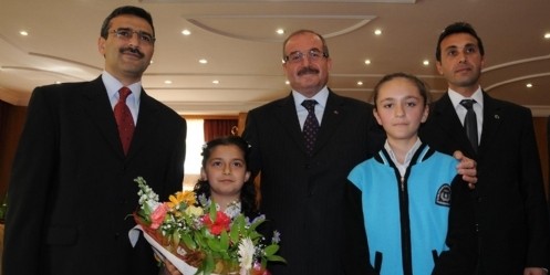 Vali Ortaokulun Yıkılmasını İstedi
