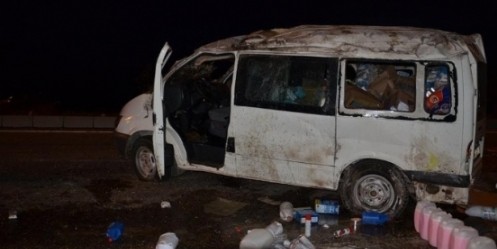 Temizlik Malzemesi Yüklü Minibüs Takla Attı