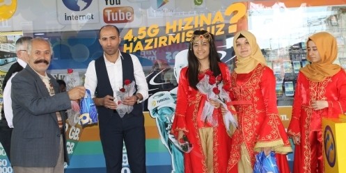 Sertel İletişim Müşterilerini Güllerle Karşıladı
