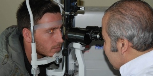 Gözündeki dikenle 20 yıl yaşadı