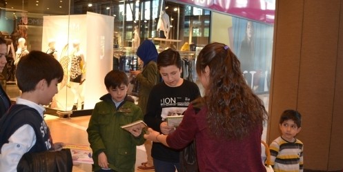 Kütüphane Haftası Dolayısıyla Piazza Koridorlarında Kitap Dağıtıldı
