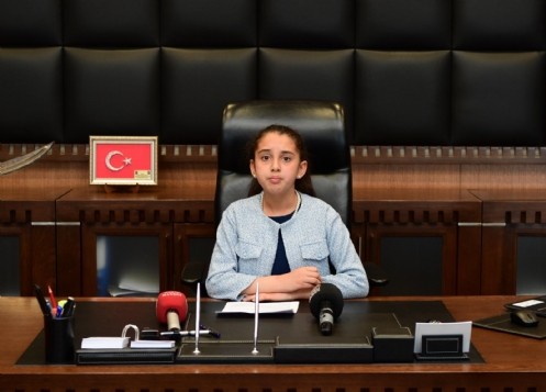 Temsili Başkan Huriye Naz Bayram Oldu