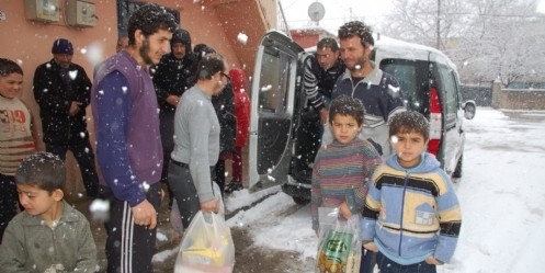 Suriyelilere yardımlar sürüyor
